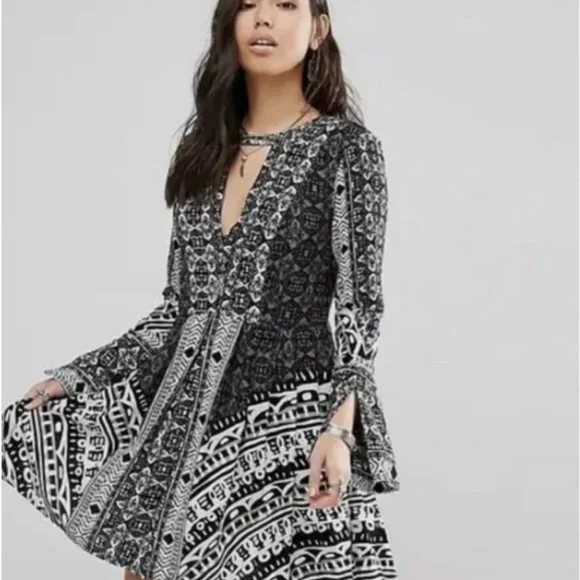 Free People Mini Dress Black Tegan Border Print Rayon Swing Dress Boho size 4 - Picture 3 of 9